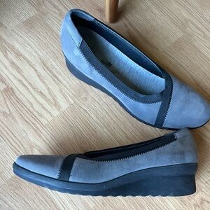 Cloudsteppers by Clarks Women's Black and Gray Wedges